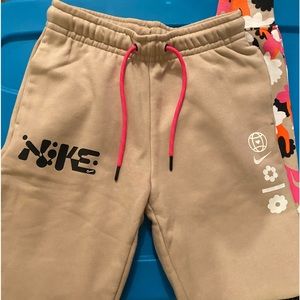 Nike member sweatpants.